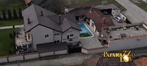 OVO JE LUKSUZNA VILA NAŠEG PEVAČA Porodični dom u rodnom mestu oronuo, a ovde je uložio celo bogatstvo (FOTO)