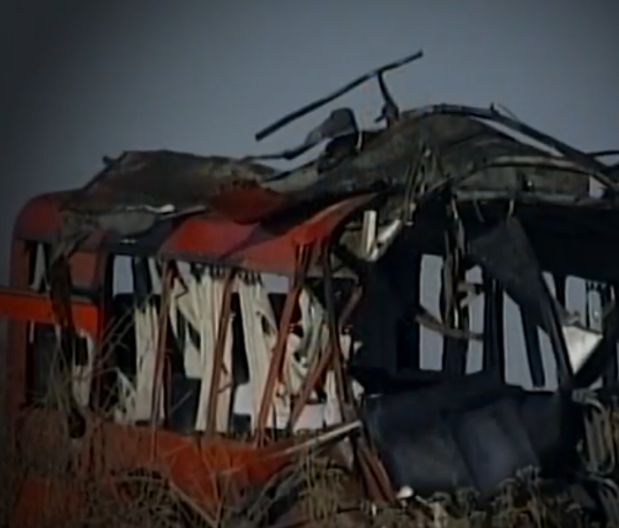  SRBI KRENULI NA ZADUŠNICE, ALBANCI IH MUČKI POBILI Digli su u vazduh autobus pun ljudi, stradalo ih 12