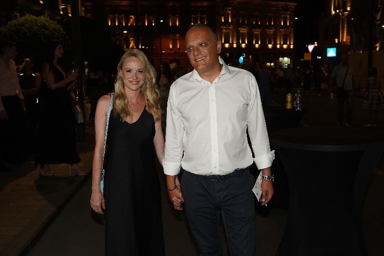  RAZVELI SE PRE 10 GODINA, A SADA PONOVO U BRAKU Naš poznati glumački par opet zajedno (FOTO)