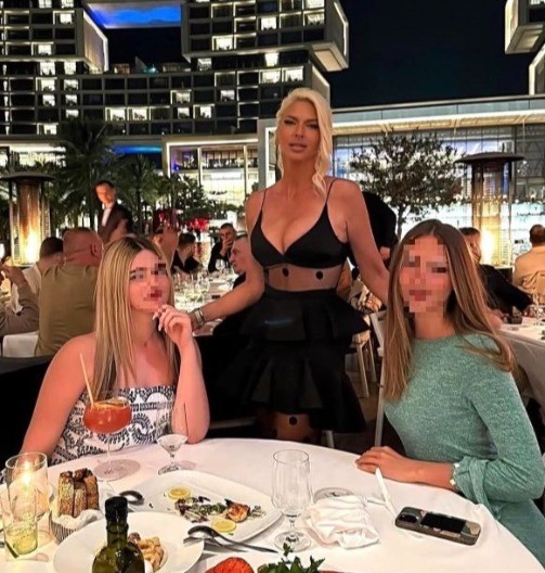 JELENA KARLEUŠA UPOZNALA BUDUĆEG ZETA Godinu dana je stariji od Atine: "Oduševljena sam"