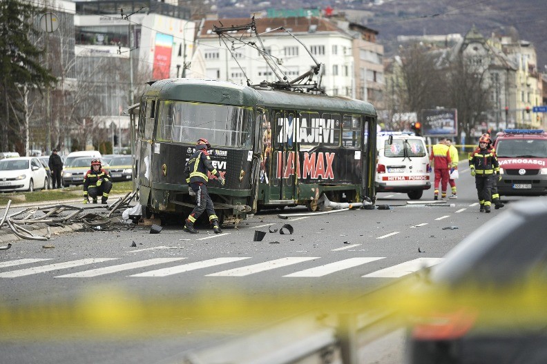 „VOZAČ JE MAHAO I UPOZORAVAO DA NEŠTO NIJE U REDU“ Oglasila se Lejla, očevidac tramvajske nesreće u Sarajevu