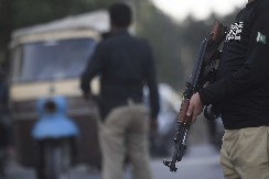 EKSPLOZIJA ISPRED POLICIJSKE STANICE: Poginulo dvoje, među njima dete - horor u Pakistanu (FOTO)