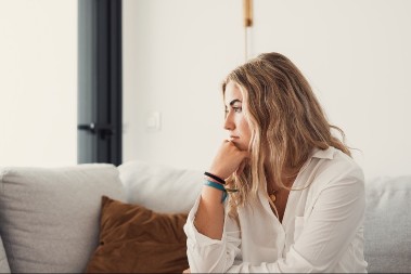 AKO NEMATE SAMOPOUZDANJE, UVEK PRAVITE ISTE GREŠKE Psiholozi savetuju: "Ovo je način da POBEDITE nesigurnost"