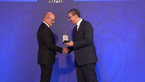 "SAVEZ PRAVE DA NAPADNU SRBIJU IZ VIŠE PRAVACA" Predsednik Vučić Vučić dodeluje odlikovanja povodom Dana državnosti (VIDEO)