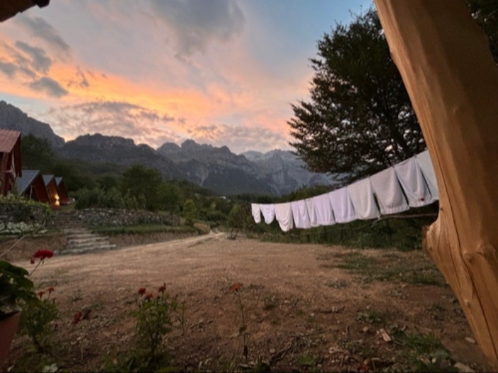 Tajna monahinja iz manastira: Umesto omekšivača sipajte ovo i veš će mirisati danima