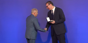 PORED ANE I SNEŽANE, DANAS JE ODLIKOVAN I OVAJ PEVAČ Predsednik Vučić mu uručio orden 
