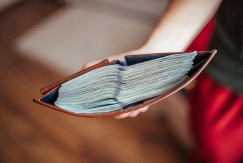 Novčanik će im biti premali: Mart za 3 znaka horoskopa donosi džakove para