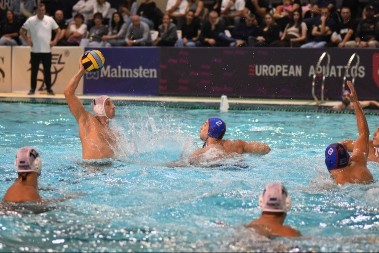 DERBI PRIPAO KRAGUJEVČANIMA Radnički savladao Novi Beograd i ostao na prvom mestu