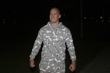 ZAPALJEN AUTOMOBIL BAKE PRASETA Drama ispred njegove zgrade rano jutros 