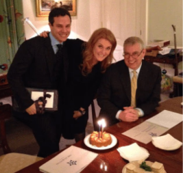 SLAO EPSTINU SLIKU GOLE ŽENE POLIVANE ŠAMPANJCEM: Ovaj biznismen se u dosijeima pominje 7.461 put (FOTO)