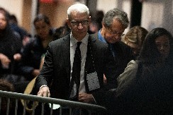 NAKON SKORO 20 GODINA DOŠAO KRAJ Slavni voditelj doneo tešku odluku, zauvek se oprašta od omiljene emisije