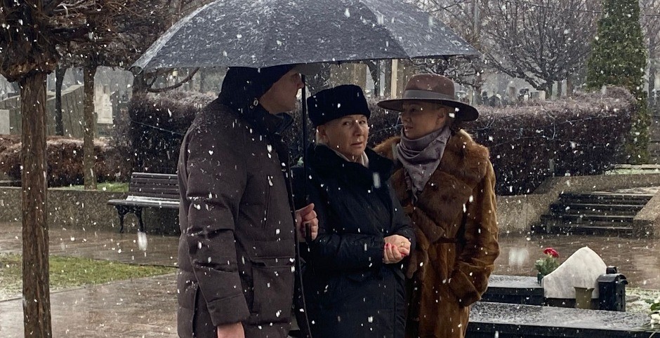 BOLAN PRIZOR SA POMENA Šabanov sin se ne odvaja od neutešne majke! (VIDEO)