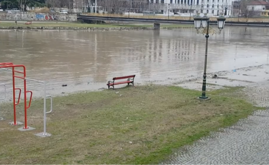 ALARMANTNO STANJE U SEVERNOJ MAKEDONIJI! Stravične poplave ih pogodile, evakuisano 250 ljudi 