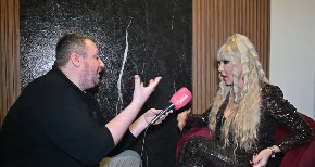 SKANDAL U EMISIJI NA PINKU! Pevačica skočila na voditelja: "Baš si se uspalio, moraš još da porasteš" 