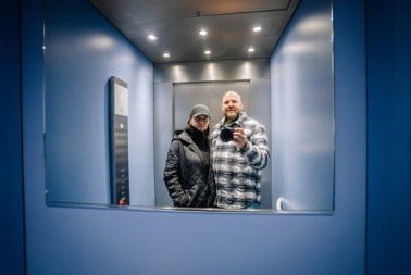 GODINAMA SE VOZIMO, A NE ZNAMO ISTINU Evo zašto je ogledalo OBAVEZNO u liftu - razlog će vas iznenaditi