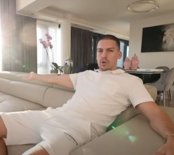 SNIMAK HAPŠENJA OSUMNJIČENOG ZA PALJENJE BAKINOG BRABUSA Evo kako se ponašao kad su mu stavili lisice na ruke