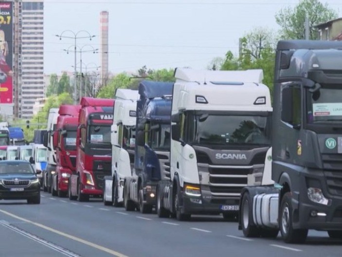 VOZAČI OPET PRETE BLOKADOM "Mogli bismo potpuno da parališemo ekonomiju, ali nikome ne treba šteta"