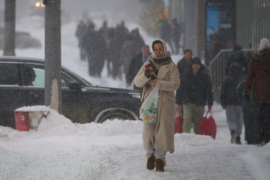 OVDE I PINGVINI PADAJU U NESVEST, LEDARA! Lete krovovi, vetar NOSI ljude: Ne pamte ovakvu mećavu (VIDEO) 