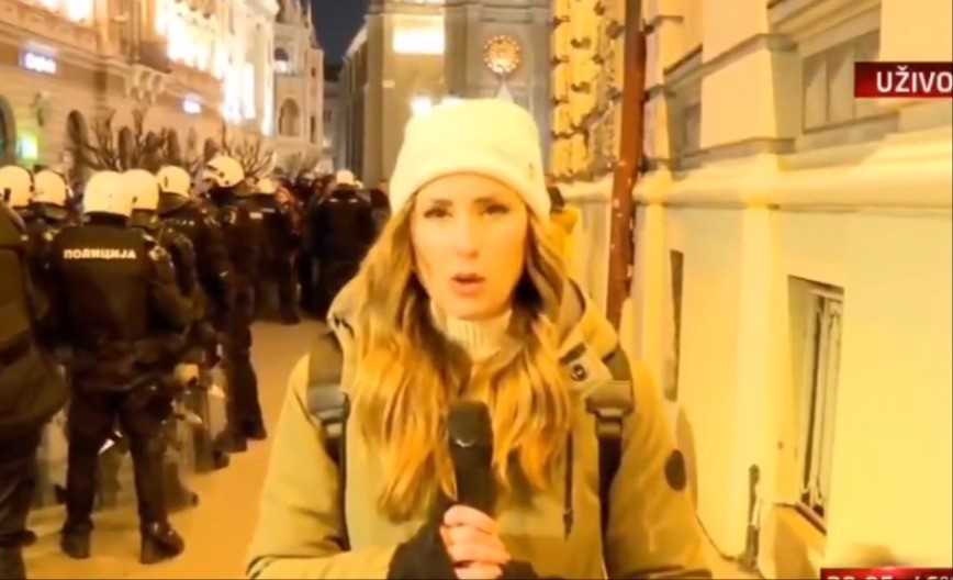 BLOKADERI IZVIŽDALI SVEŠTENO LICE Reporterka N1 iz Novog Sada: Vikali mu "lopovi"