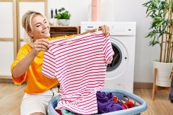 Jeftin trik koji sprečava gužvanje veša: Odeća izlazi iz mašine skoro ispeglana!