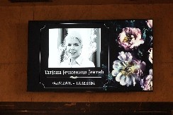 SESTRA JECA U SUZAMA, ČELNICI TSS ODRŽALI EMOTIVAN GOVOR Potresne scene na komemoraciji Tatjane Ječmenice