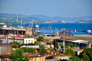 RUSKA NAFTA TEČE KROZ EVROPSKU UNIJU Prve isporuke obezbedio mađarski MOL