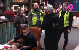 ANELI I LUKA NA IVICI TUČE! Obezbeđenje ih opkolilo, pljušte uvrede i psovke! (FOTO)