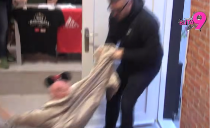 ASMIN NASRNUO NA UROŠA! Vukao ga je po podu, haos u programu uživo! (FOTO)