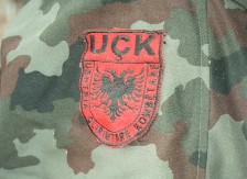 ŽESTOKA SKANDALČINA U UN! Žena na konferenciju došla sa beretkom i amblemom terorističke UČK! 