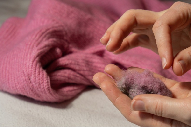 SAČUVAJTE GRUDVICE SA ODEĆE Izgledaju kao đubre, ali nisu, evo kako da ih iskoristite u bašti