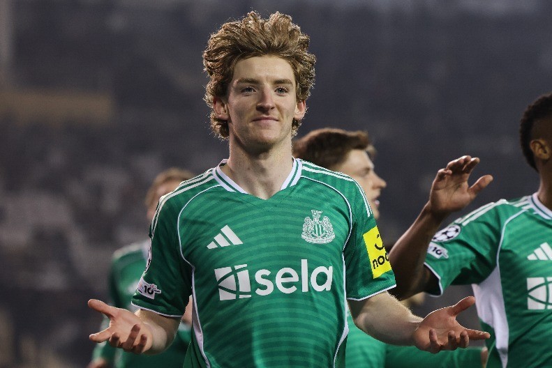 NEZABORAVNO VEČE ZA NJUKASL Karabag ispraćen šesticom, magija Gordona