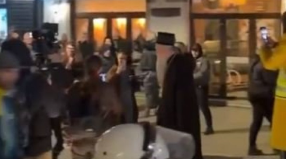 "ZVERSKO, ODEMONJENO, BAHATO" Ovo je možda najžustrija reakcija na divljanje blokadera u Novom Sadu