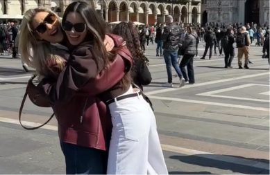 VODITELJKE RTS-a PLAČU USRED TRŽNOG CENTRA Pred svima ih preplavile emocije (FOTO)