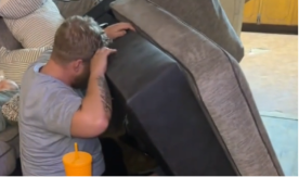 ŠOKIRALI SE PRIZOROM Kupili polovan kauč, pa počeli da se čuju ČUDNI ZVUCI - evo šta se nalazilo unutra (VIDEO)