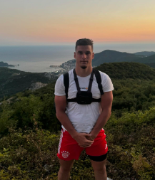 KO JE JUTJUBER KOJI JE IMAO TEŠKU SAOBRAĆAJKU? Ovim gestom oduševio je Srbiju, o njemu se naširoko pričalo