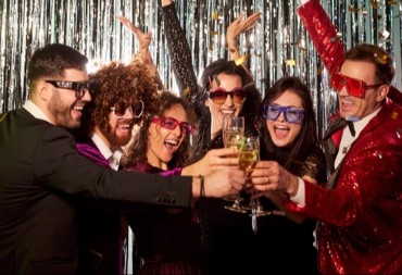 „SVI BISTE MI BILI BIVŠI PRIJATELJI“ Pogledajte kako su drugari obeležili rođenje deteta – OVAKO nešto niste videli!