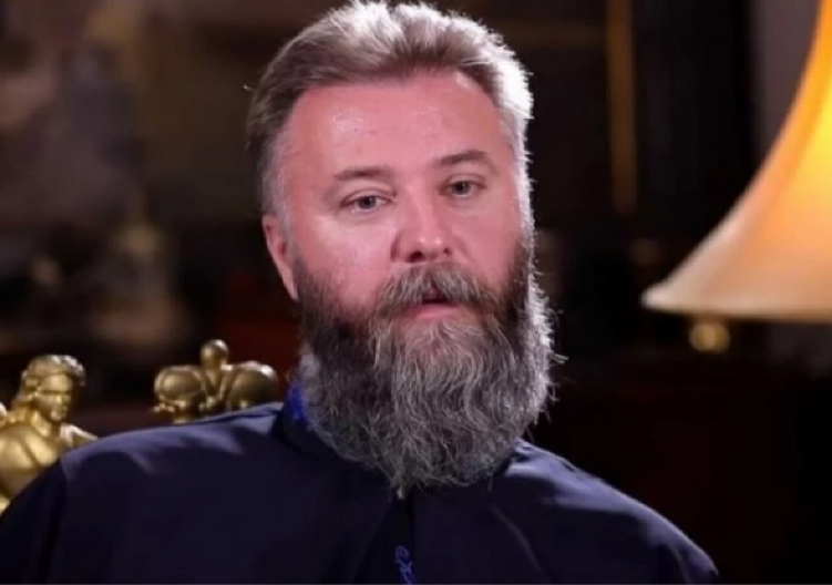 OTAC PREDRAG POPOVIĆ ZAUSTAVIO ŽENU NA LITURGIJI: "Ne možeš tako pred Gospoda!"