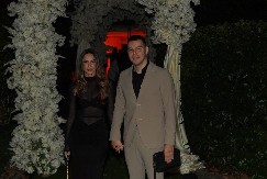 "MAZILI SMO SE U KREVETU, A ONA MI JE REKLA DA SE RAZVODIMO" Važe za idealan par, a pevač otkrio detalje drame u braku sa koleginicom