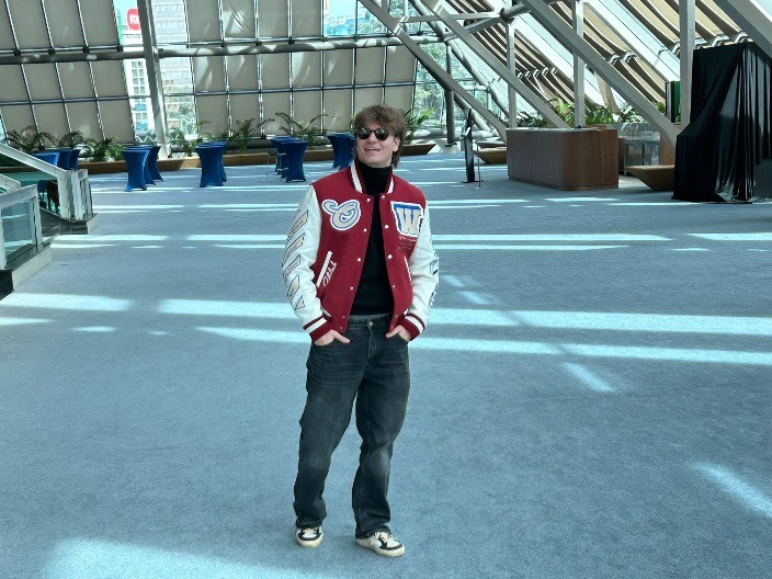 "TUĐE MI JE UŽITAK" Mladi pevač ne prestaje da iznenađuje, zbog ovoga su ga mnogi osuđivali 