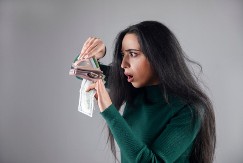 "TAJ NOVAC SAM KRVAVO ZARADILA!" Hrvatica ostala bez 15.000 € nakon susreta s Bosankom – jedna rečenica pokrenula PAKAO!