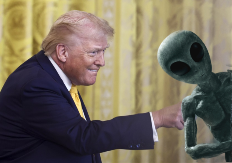 OBAMINA IZJAVA O VANZEMALJCIMA JE OTKRIVANJE POVERLJIVIH INFORMACIJA! Tramp: Napravio je veliku grešku!