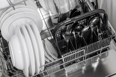 DA LI PRAVILNO SLAŽETE ESCAJG U MAŠINU ZA SUDOVE? Evo kada drška ide GORE, a kada DOLE