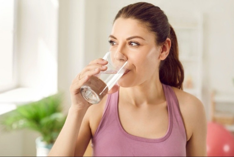 Nije više voda najvažnija! Naučnici otkrili piće koje hidrira telo bolje od svih tečnosti