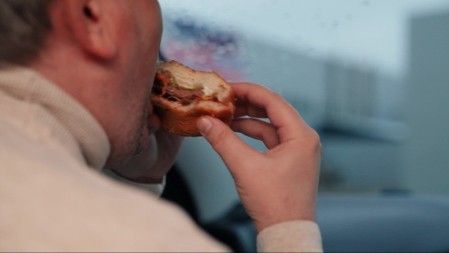 Srbi i Srpkinje obožavaju da jedu ovu hranu, a on divlja od nje: Koje namirnice ni u ludilu ne smete jesti ako imate povišen holesterol?