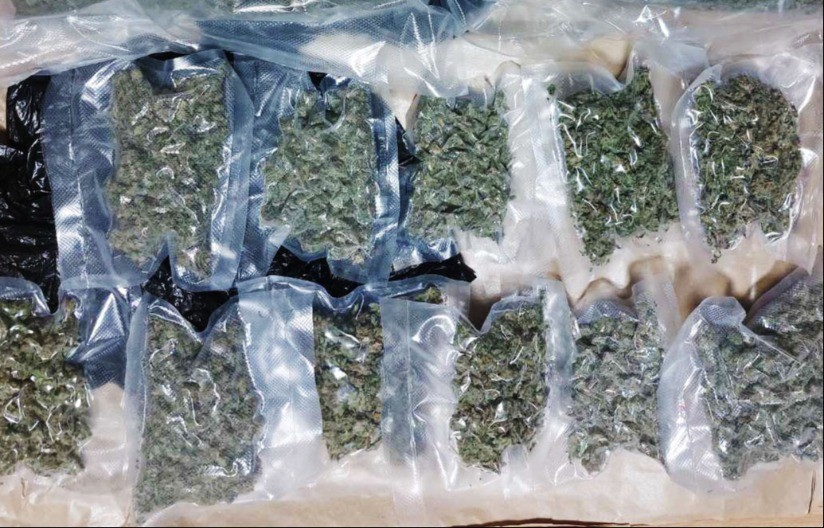 ZAPLENJENO 2,6 KILOGRAMA MARIHUANE NA DORĆOLU Uhapšena jedna osoba