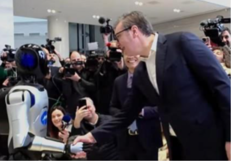 VUČIĆ OBJAVIO NOVI SNIMAK SA ROBOTIMA Otkrio: Meni je zapao za oko jedan detalj...