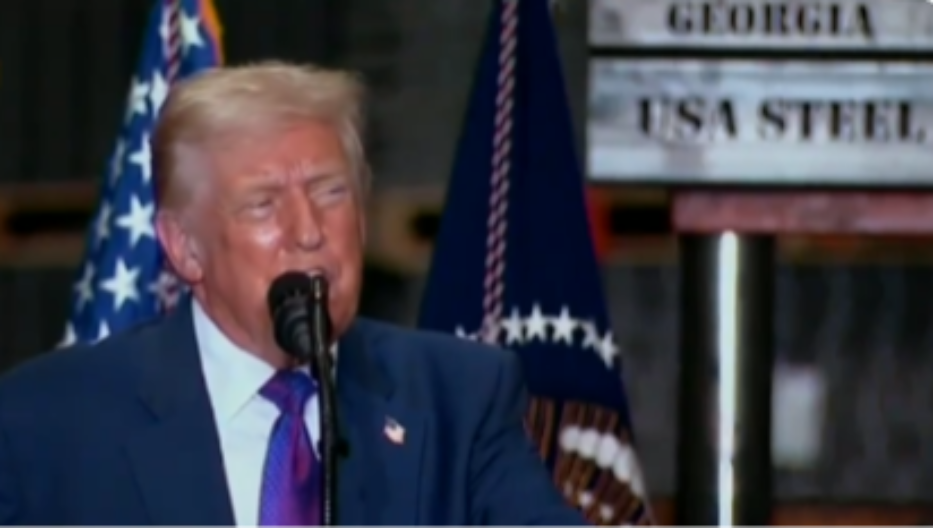 "BIO SAM IZUZETNO HRABAR" Tramp sam sebi hteo da dodeli Medalju časti (VIDEO)