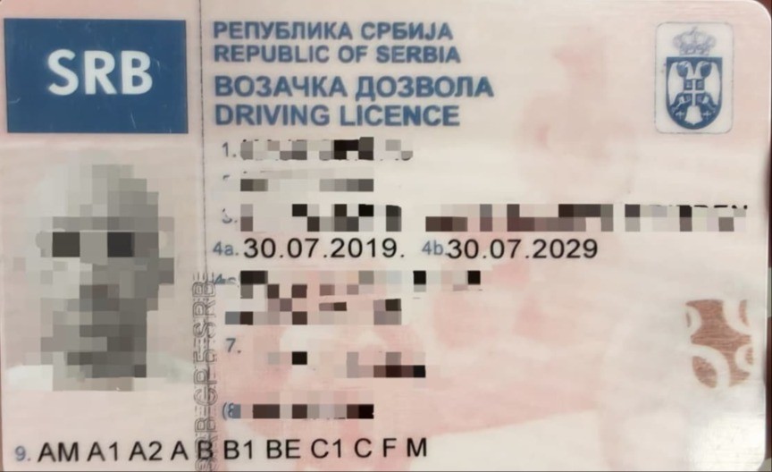 SRBIN "PAO" ZBOG LAŽNIH ISPRAVA Oduzeli mu vozačku u Bosni, pa drugu kupio u Novom Pazaru za 650 evra