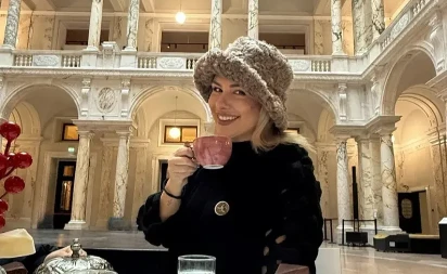 OVO JE PEVAČICA IZ PRIŠTINE ČIJI SIN MRZI SRBIJU! Skandalozan snimak obišao je Balkan