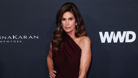 Sidni Kraford ima 60 godina, a nijednu boru: Mlađe joj zavide, a zbog jedne rutine ima telo iz snova